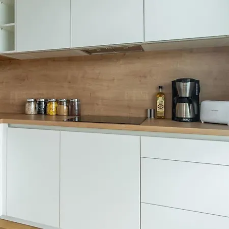 Family With Air-conditioning, Balcony, Free Parking! Apartment