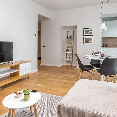 Family With Air-conditioning, Balcony, Free Parking! Пярну