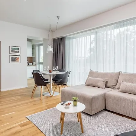 Family With Air-conditioning, Balcony, Free Parking! Apartment