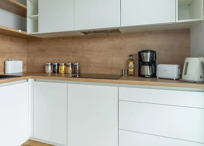 Family With Air-conditioning, Balcony, Free Parking! Apartment