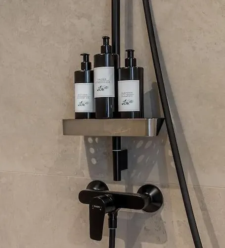 Family With Air-conditioning, Balcony, Free Parking! Apartment