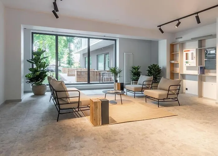 Apartment Family With Air-conditioning, Balcony, Free Parking!